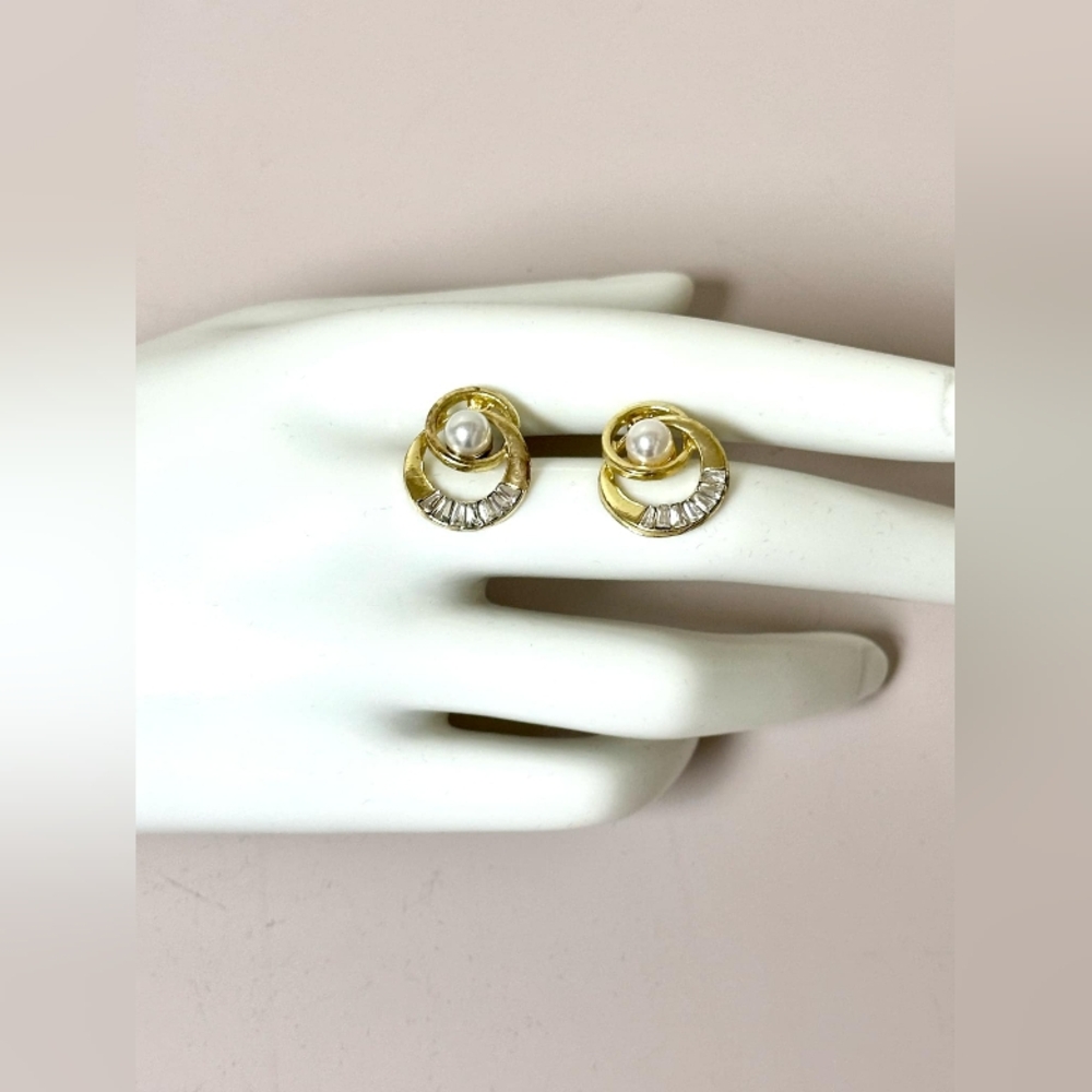 Elegant 925 Gold tone  and White Pearl Earrings
